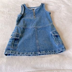 Girls jean dress, 3T, side pockets, front zipper.